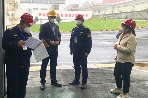 宝鸡市生态环境局金台分局莅临千阳海螺环保开展危险废物规范化检查工作